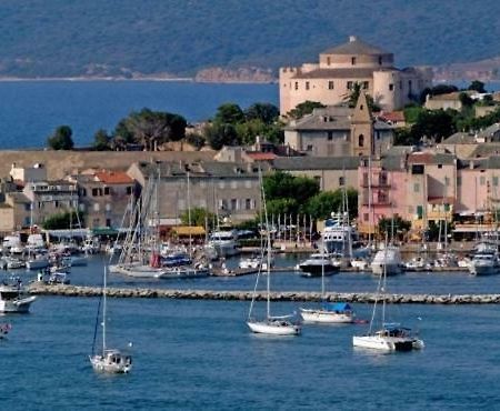 Appartement Plein Centre Saint Florent Face Au Port Luaran gambar