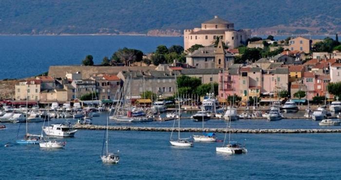 Appartement Plein Centre Saint Florent Face Au Port Luaran gambar
